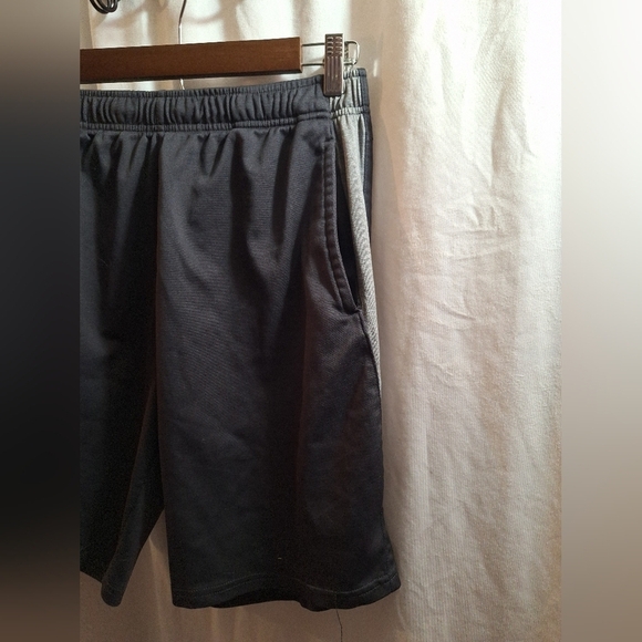 Berkley Jensen shorts size large - Picture 2 of 5